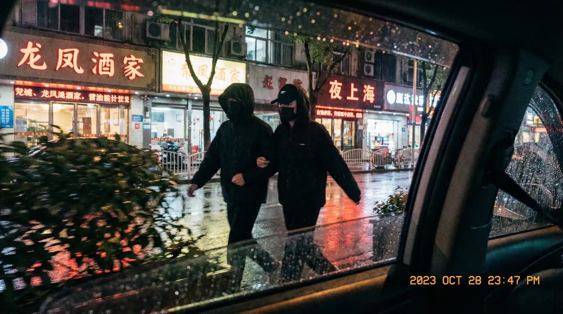 美眉的禁处受辱 - 顶流明星深夜密会现场抓拍照片